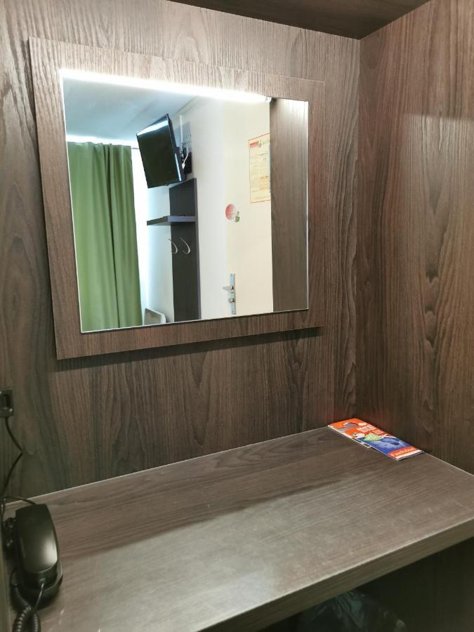 Fasthotel Paris Ouest Bouafle מראה חיצוני תמונה